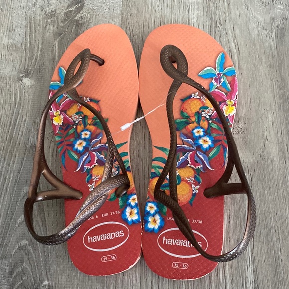 NWT Havaianas Flip flops, with flower design - Picture 1 of 3